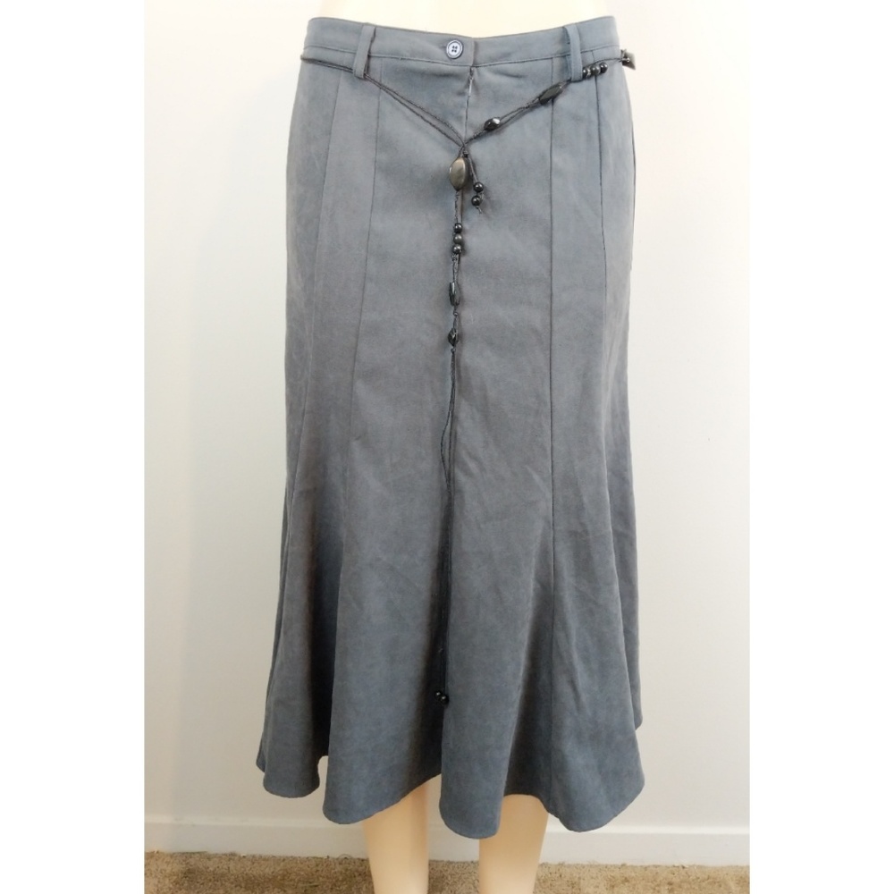 Dressbarn. Velour A line skirt w/belt Sz 8 gray